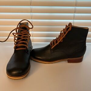 New Women’s Gee WaWa Black Leather Lace-Up Boots Size 9
